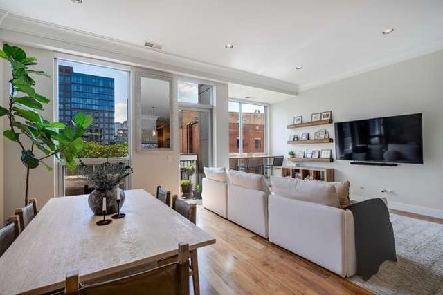 16 N Carpenter Street 4N, Chicago, IL 60607