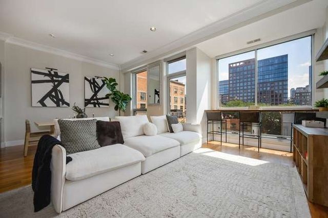 16 N Carpenter Street 4N, Chicago, IL 60607