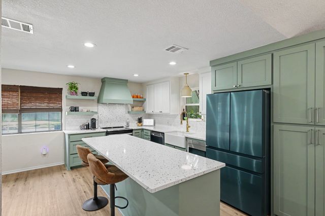2304 Dove Meadow Court, Grapevine, TX 76051