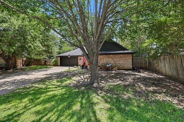 2304 Dove Meadow Court, Grapevine, TX 76051