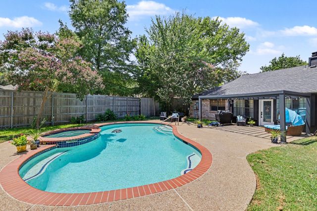 2304 Dove Meadow Court, Grapevine, TX 76051