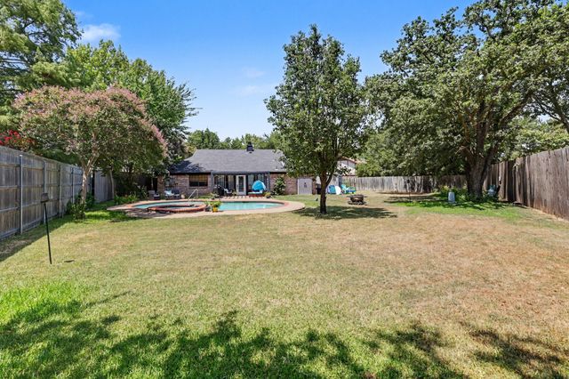 2304 Dove Meadow Court, Grapevine, TX 76051