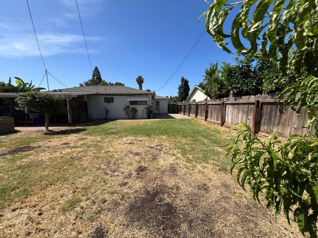 2101 Parr Ave, Modesto, CA 95358