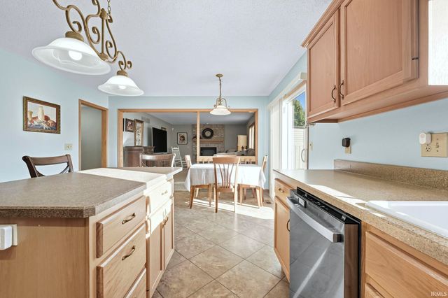 3113 Pinoak Court, Fort Wayne, IN 46814