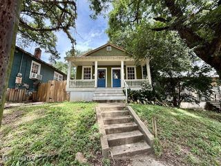 207 Saint Mary Street, Natchez, MS 39120