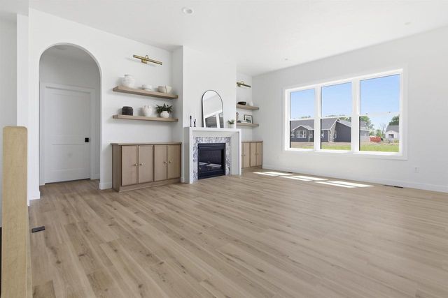 N8860 KILLARNEY WAY, Menasha, WI 54952