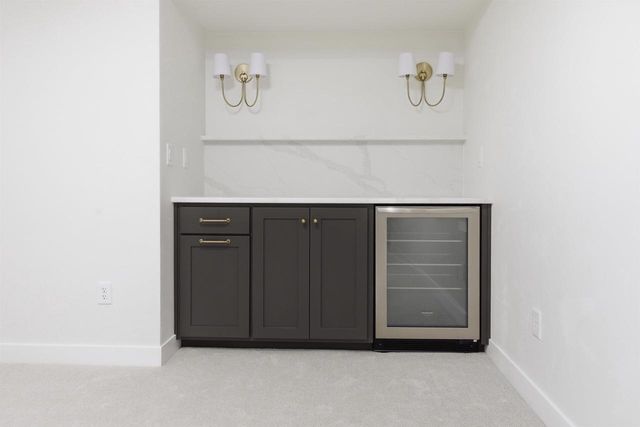 N8860 KILLARNEY WAY, Menasha, WI 54952
