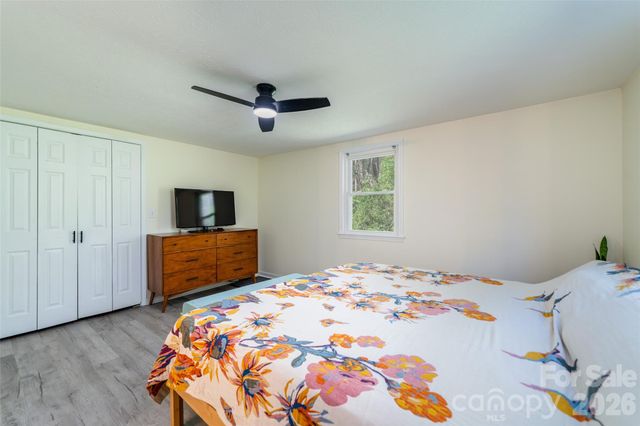 913 Dorothy Street, Hendersonville, NC 28791
