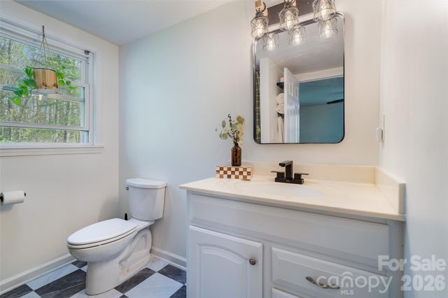 913 Dorothy Street, Hendersonville, NC 28791