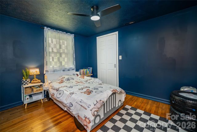 913 Dorothy Street, Hendersonville, NC 28791