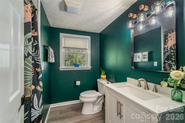 913 Dorothy Street, Hendersonville, NC 28791