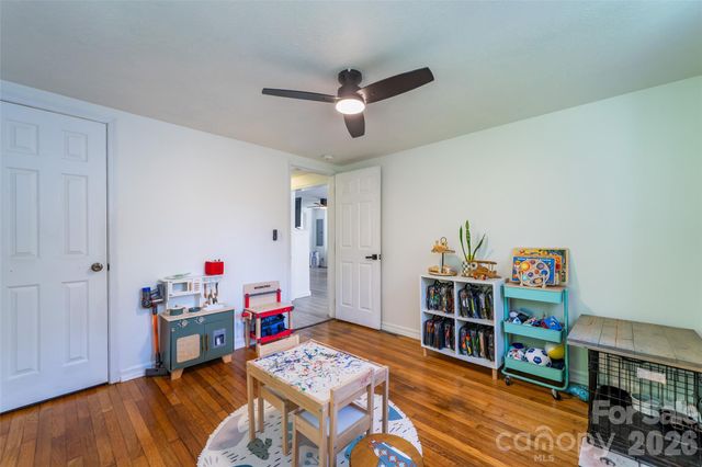 913 Dorothy Street, Hendersonville, NC 28791