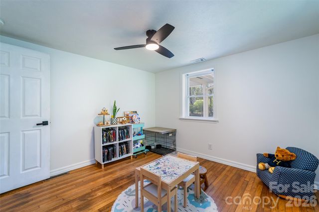 913 Dorothy Street, Hendersonville, NC 28791