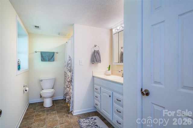 913 Dorothy Street, Hendersonville, NC 28791