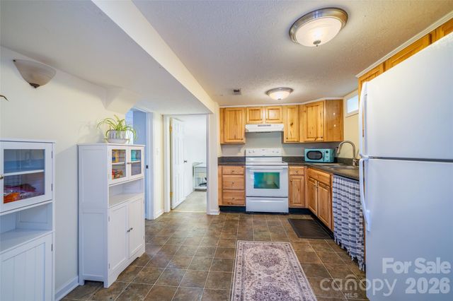 913 Dorothy Street, Hendersonville, NC 28791