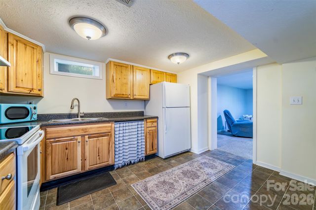 913 Dorothy Street, Hendersonville, NC 28791