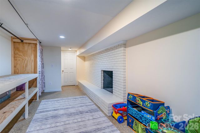 913 Dorothy Street, Hendersonville, NC 28791
