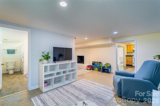 913 Dorothy Street, Hendersonville, NC 28791