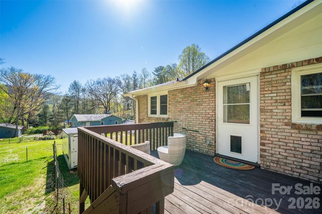 913 Dorothy Street, Hendersonville, NC 28791