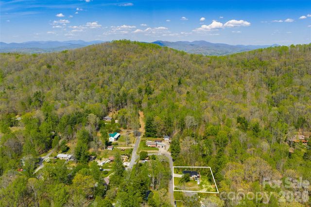 913 Dorothy Street, Hendersonville, NC 28791