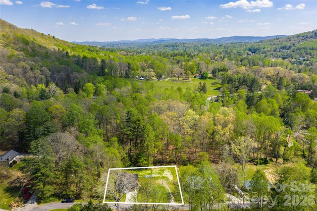 913 Dorothy Street, Hendersonville, NC 28791