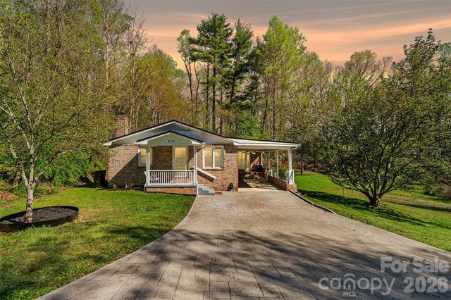 913 Dorothy Street, Hendersonville, NC 28791