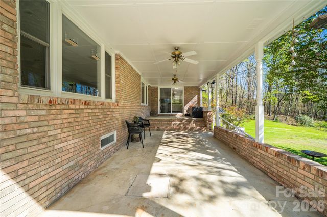 913 Dorothy Street, Hendersonville, NC 28791