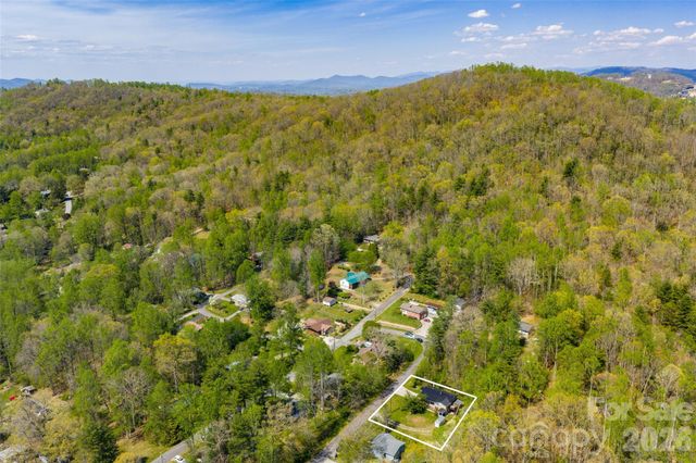 913 Dorothy Street, Hendersonville, NC 28791