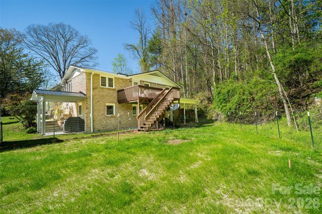 913 Dorothy Street, Hendersonville, NC 28791