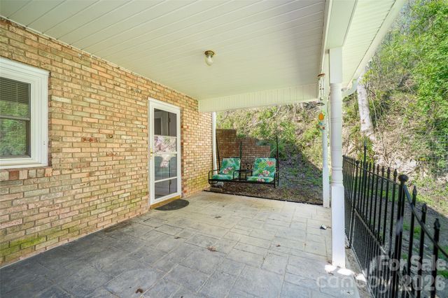 913 Dorothy Street, Hendersonville, NC 28791