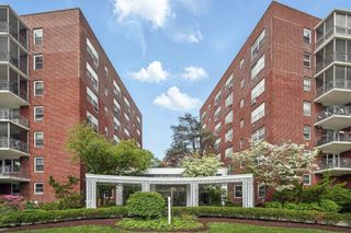 281 Garth RD B5H, Scarsdale, NY 10583