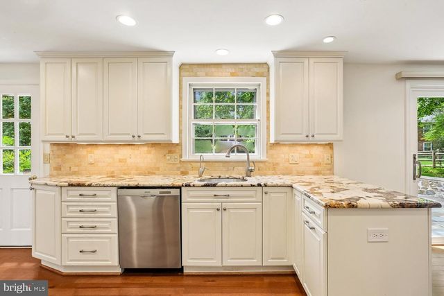 2414 CHILHAM PL, Potomac, MD 20854