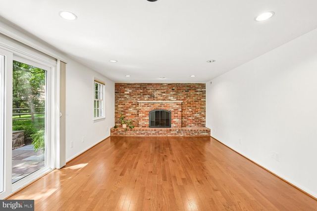 2414 CHILHAM PL, Potomac, MD 20854