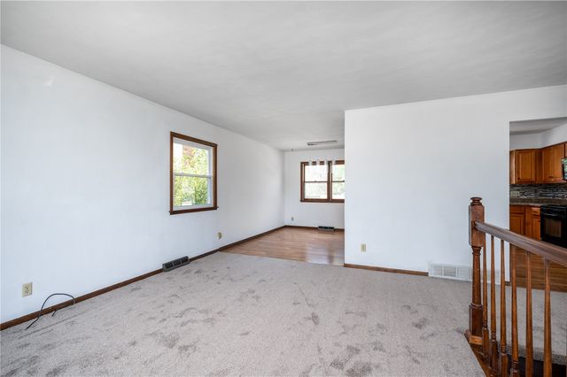 2520 Falbrook Drive NE, Cedar Rapids, IA 52402