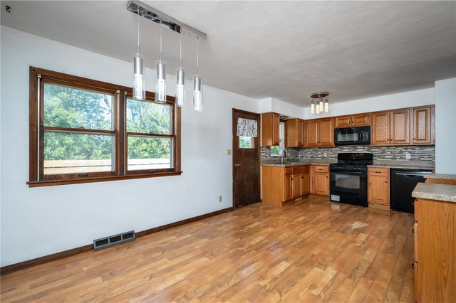 2520 Falbrook Drive NE, Cedar Rapids, IA 52402