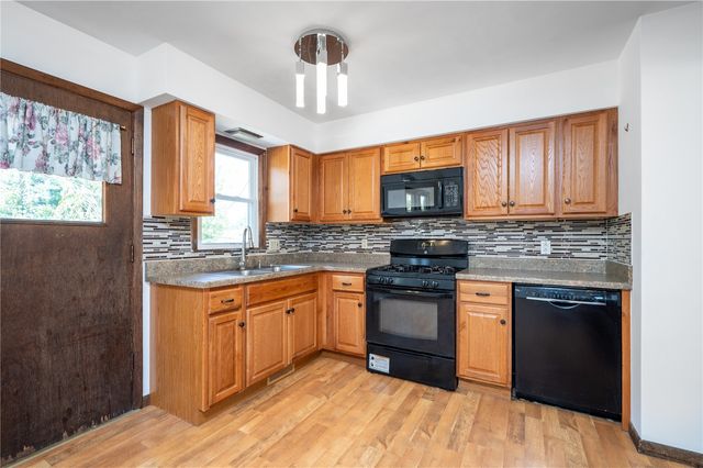 2520 Falbrook Drive NE, Cedar Rapids, IA 52402