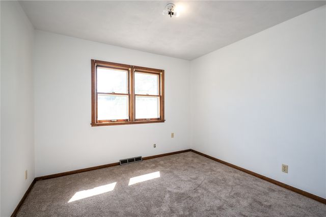 2520 Falbrook Drive NE, Cedar Rapids, IA 52402
