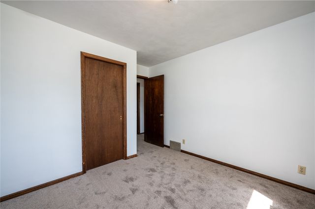 2520 Falbrook Drive NE, Cedar Rapids, IA 52402