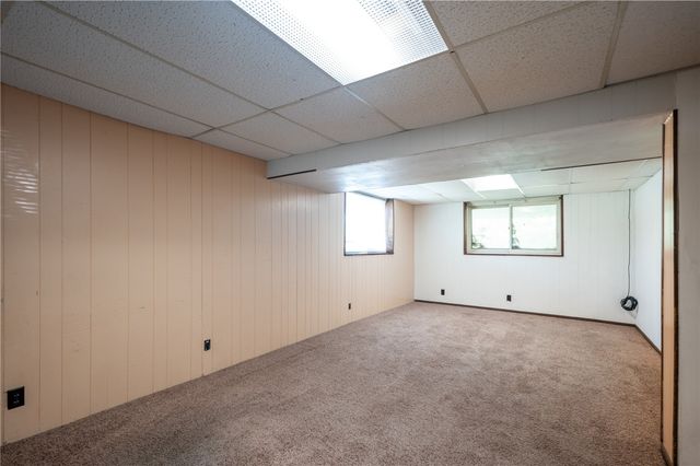 2520 Falbrook Drive NE, Cedar Rapids, IA 52402