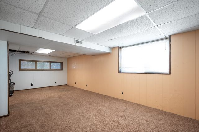 2520 Falbrook Drive NE, Cedar Rapids, IA 52402