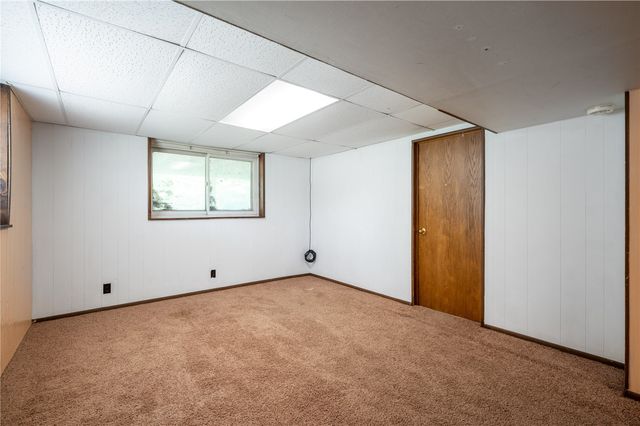 2520 Falbrook Drive NE, Cedar Rapids, IA 52402