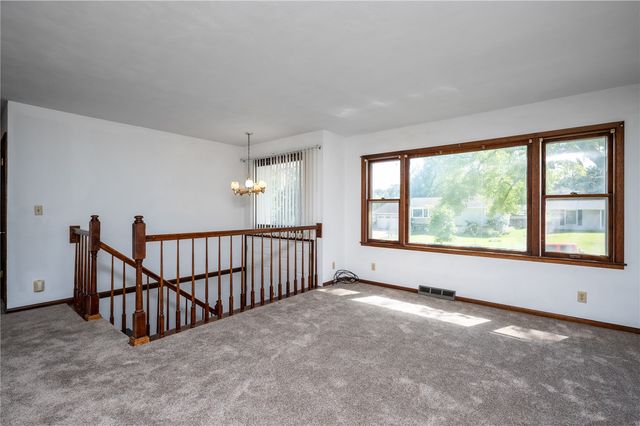 2520 Falbrook Drive NE, Cedar Rapids, IA 52402