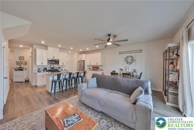 4905 Brookside Court, Upper Saucon Twp, PA 18036