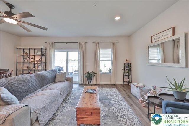 4905 Brookside Court, Upper Saucon Twp, PA 18036