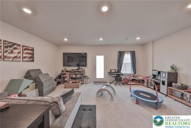 4905 Brookside Court, Upper Saucon Twp, PA 18036