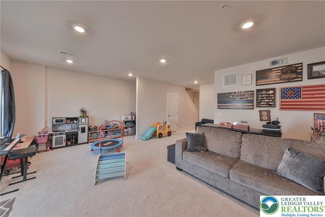 4905 Brookside Court, Upper Saucon Twp, PA 18036