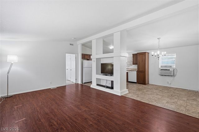 4589 Royal Ridge Boulevard, Las Vegas, NV 89103