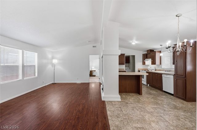 4589 Royal Ridge Boulevard, Las Vegas, NV 89103