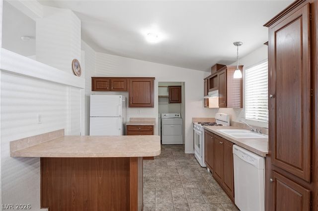4589 Royal Ridge Boulevard, Las Vegas, NV 89103