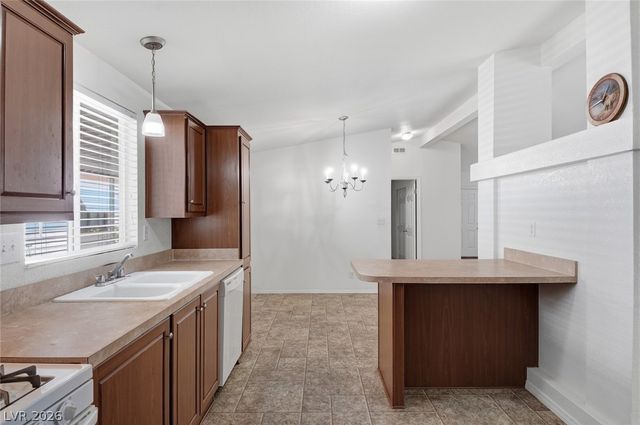 4589 Royal Ridge Boulevard, Las Vegas, NV 89103